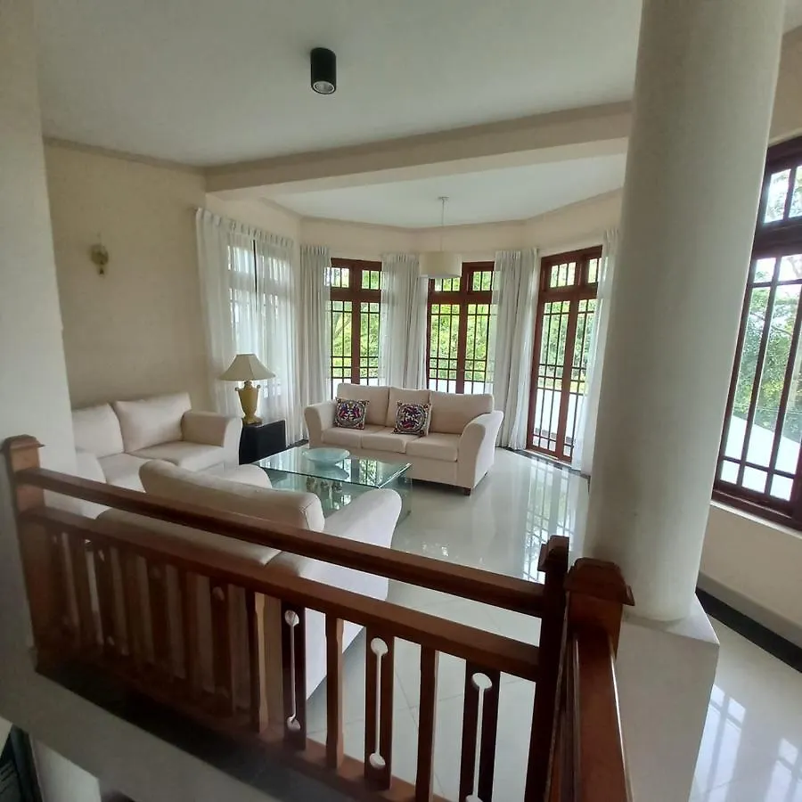 Crown Hills Kandy Inn 0*,