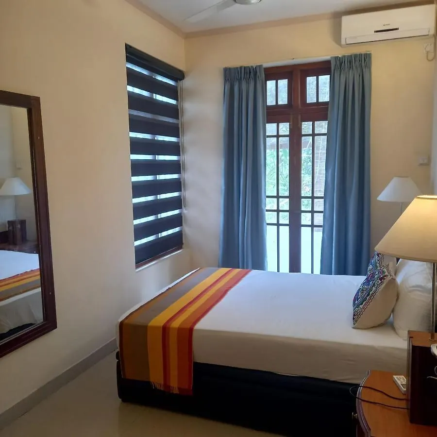 Crown Hills Kandy Inn