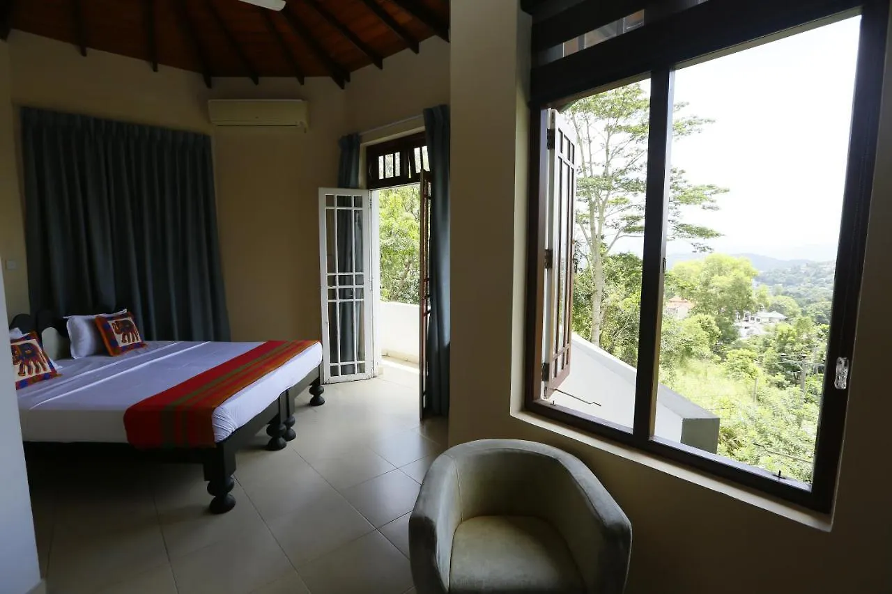 Crown Hills Kandy Inn