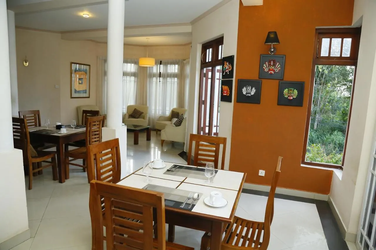 Crown Hills Kandy Inn Guest house