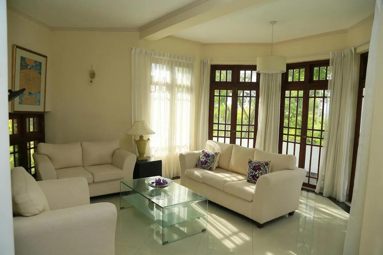 Crown Hills Kandy Inn