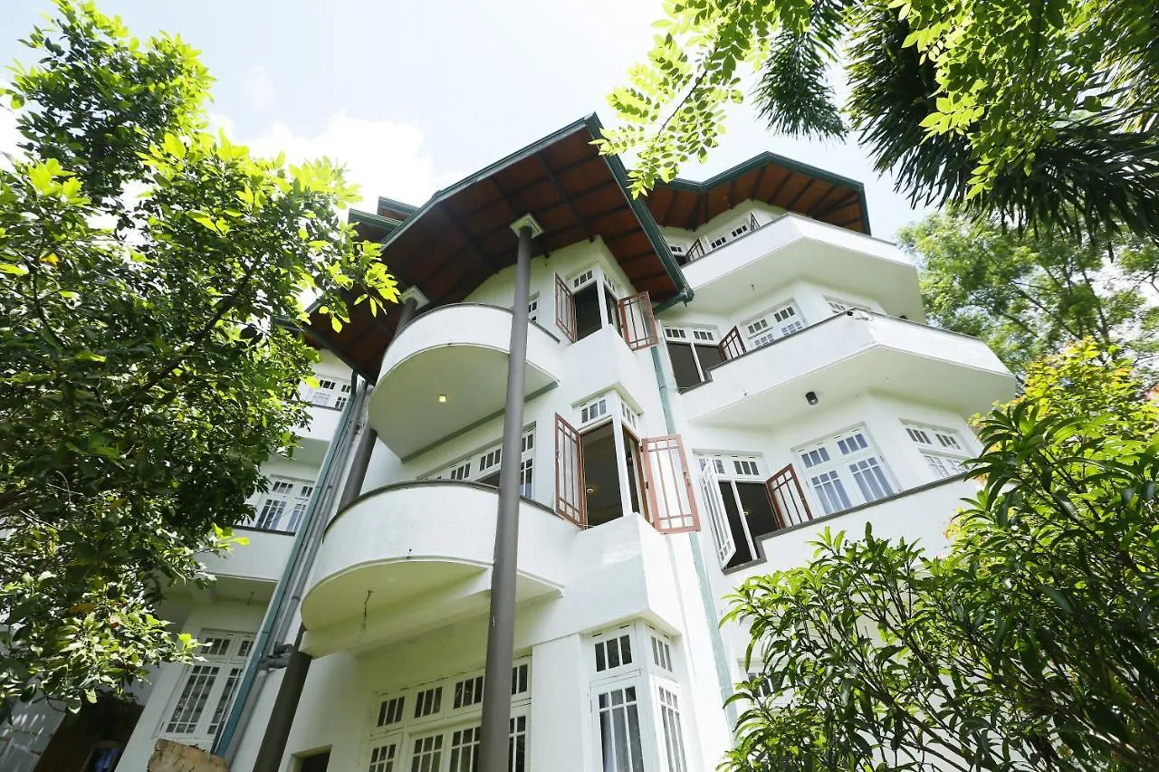 Crown Hills Kandy Inn