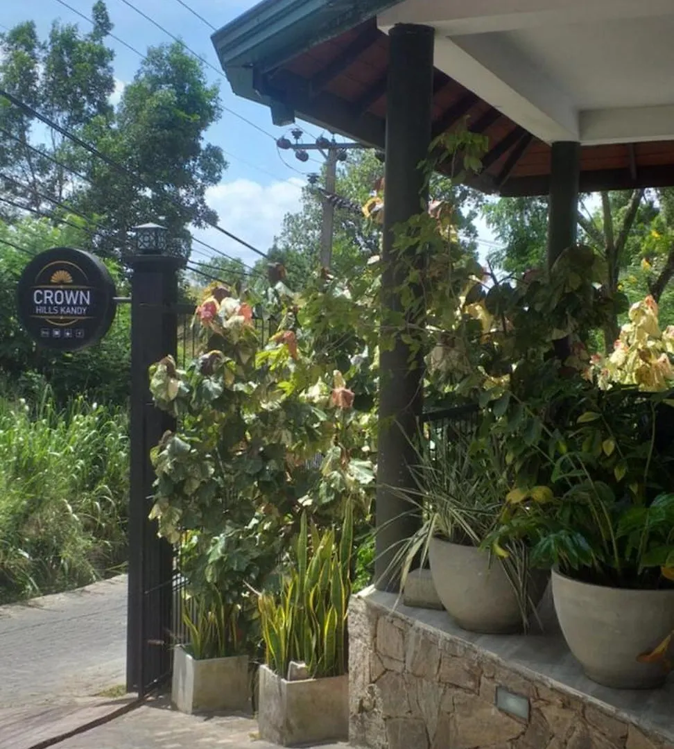 Crown Hills Kandy Inn